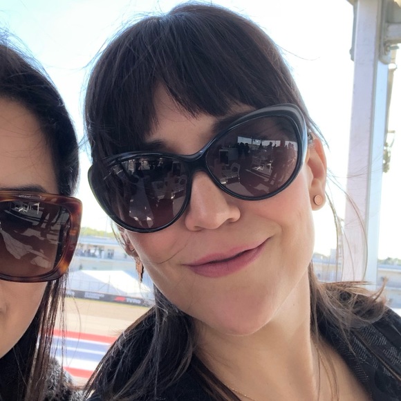 Meet your Posher, Pamela - Picture 1 of 3